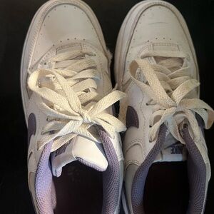 Nike White and Purple Low-Top Sneakers